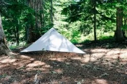 Six Moon Designs Deschutes Tarp 4 Six Moon Designs Deschutes Tarp -Survie en plein air six moon design deschute tarp 02